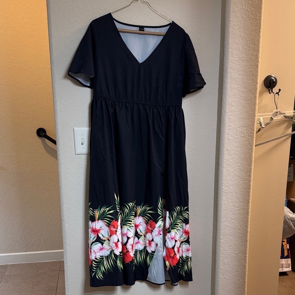 Floral V-neck Maxi Black Dress Size M